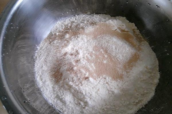 麻酱奶香花卷的做法图解3