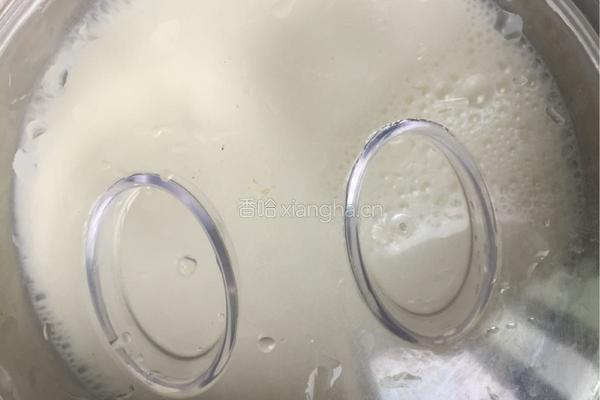 自制草莓酱酸奶的做法图解4
