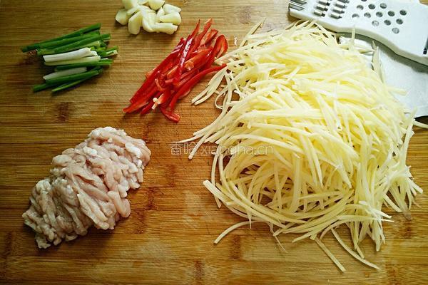 土豆丝炒肉的做法图解3