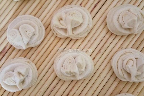 椒盐花卷的做法图解10