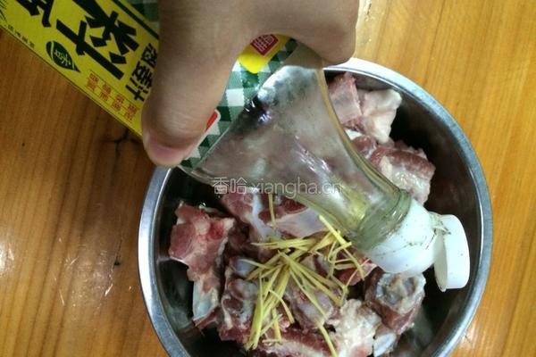 滋补排骨汤的做法图解3