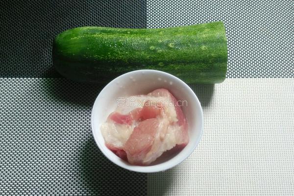 黄瓜炒肉片的做法图解1
