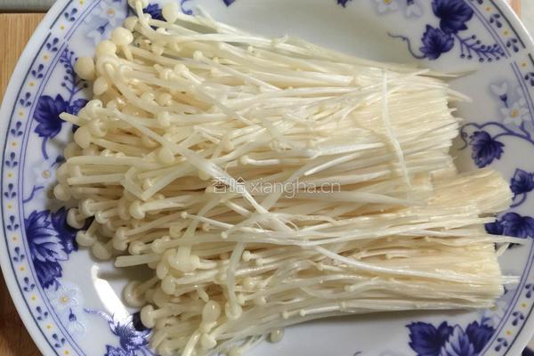 培根金针菇卷的做法图解3
