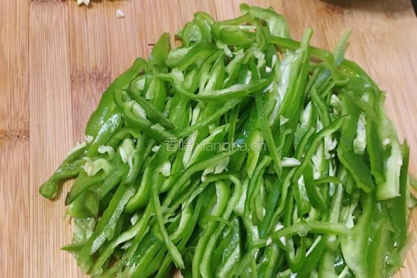 青椒肉丝的做法图解2