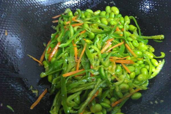 青椒香干炒毛豆的做法图解5