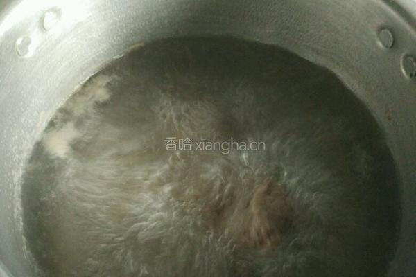 苦瓜排骨汤的做法图解2