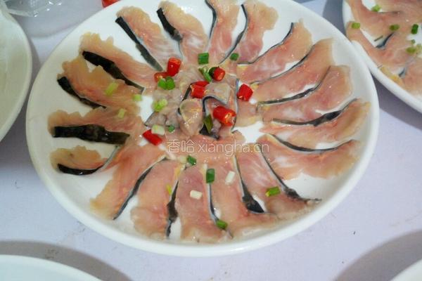 酸菜鲟魚片的做法图解1