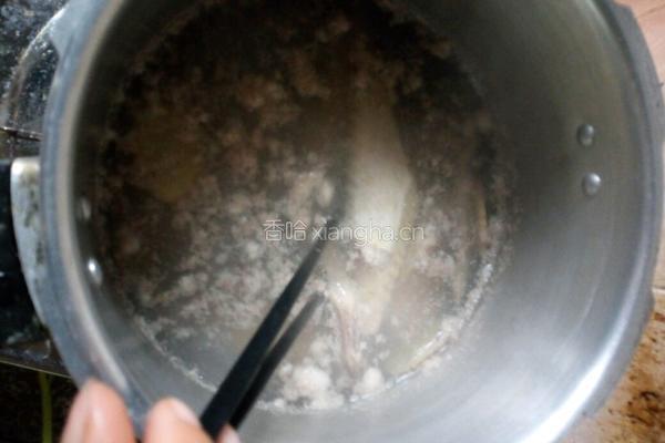 啤酒鸭翅的做法图解1