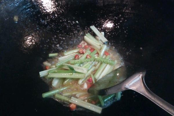 西兰花炒肉的做法图解3