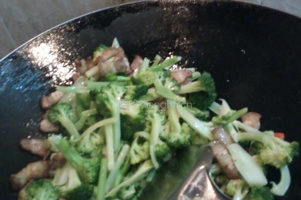 西兰花炒肉的做法图解4