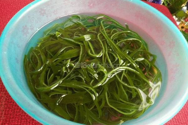 肘子肉炖海带的做法图解3