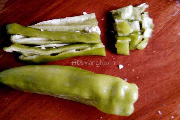 青椒炒空心菜杆的做法图解4