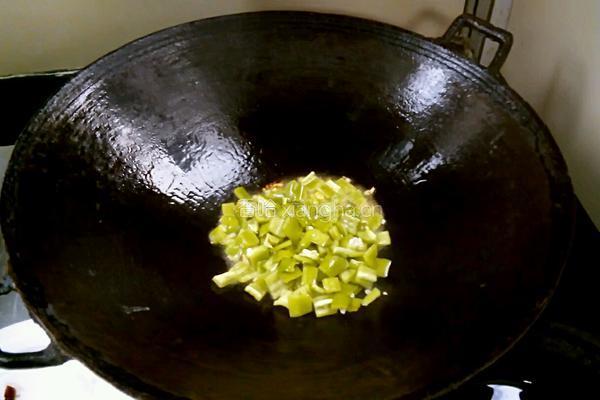 青椒炒空心菜杆的做法图解8