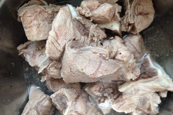 扇子骨土豆胡萝卜汤的做法图解1