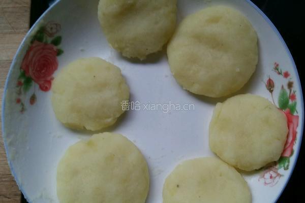 炸土豆饼的做法图解2