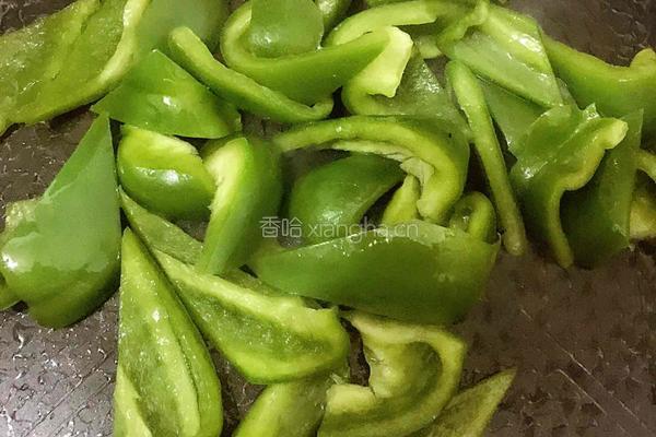 青椒炒火腿的做法图解3