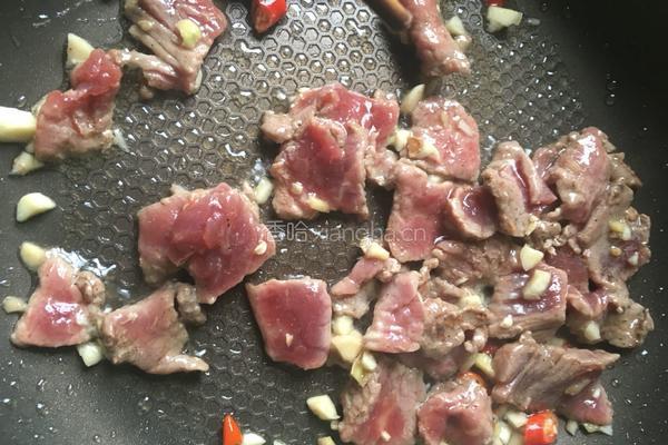 芹菜炒牛肉的做法图解4