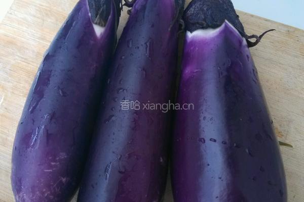 双椒手撕茄的做法图解1