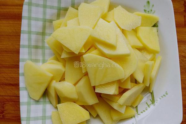 辣白菜炒土豆片的做法图解2
