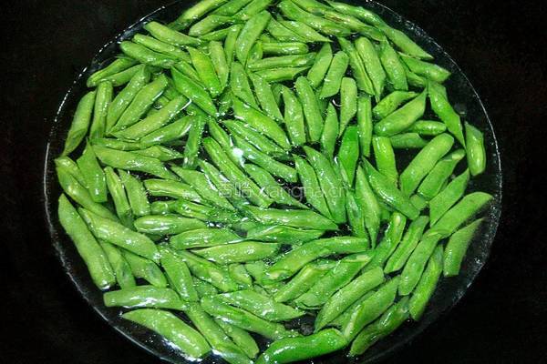 紫苏肉沫炒四季豆的做法图解3