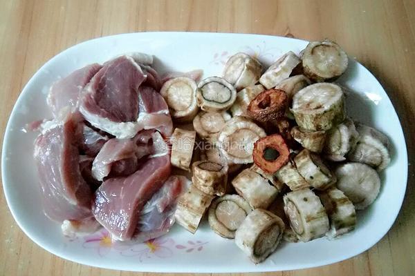 山楂牛蒡瘦肉汤的做法图解3
