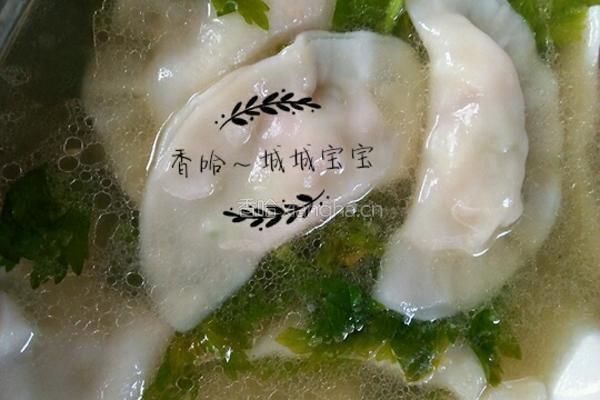 独家猪肉芹菜饺子的做法图解5