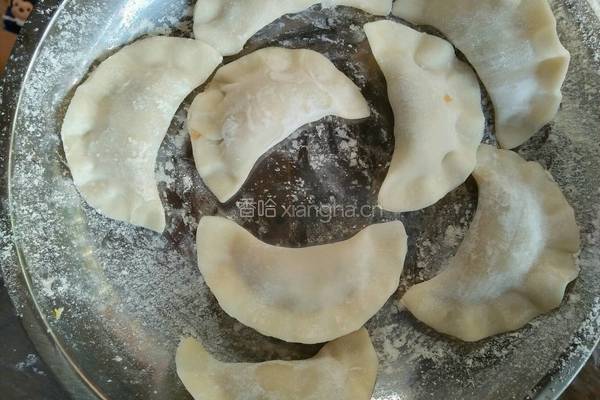 独家猪肉芹菜饺子的做法图解3