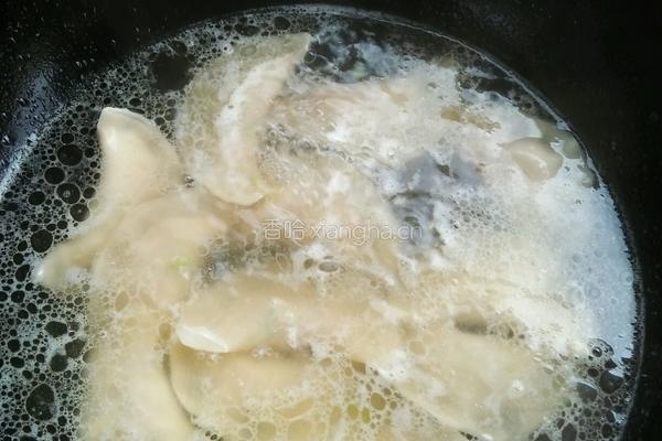独家猪肉芹菜饺子的做法图解4