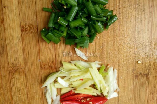 蒜苔炒肉的做法图解3