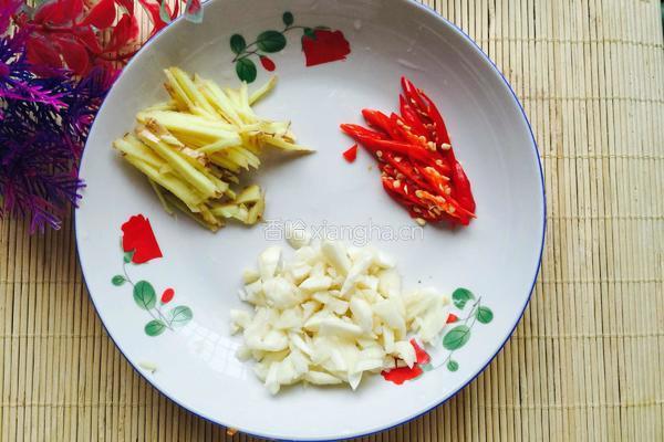 芹菜炒肉片的做法图解3