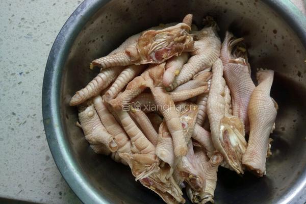 鸡脚烧四季豆的做法图解2