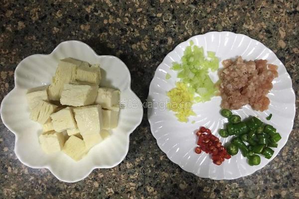 肉沫炖冻豆腐的做法图解2