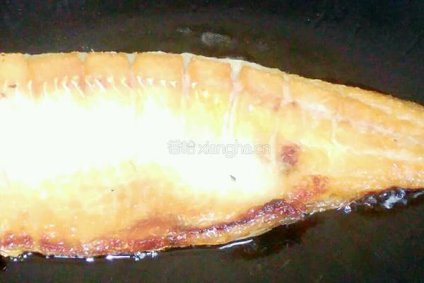 香辣饱盐鱼的做法图解2