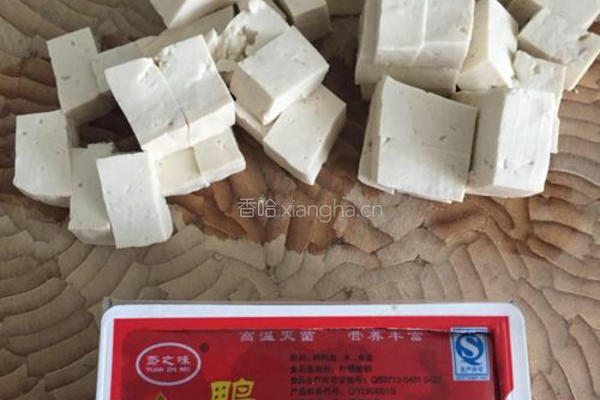麻婆双色豆腐的做法图解1