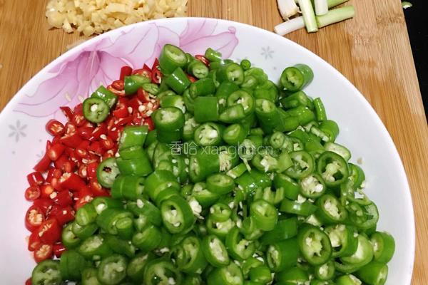 芽菜米双椒鸡的做法图解3