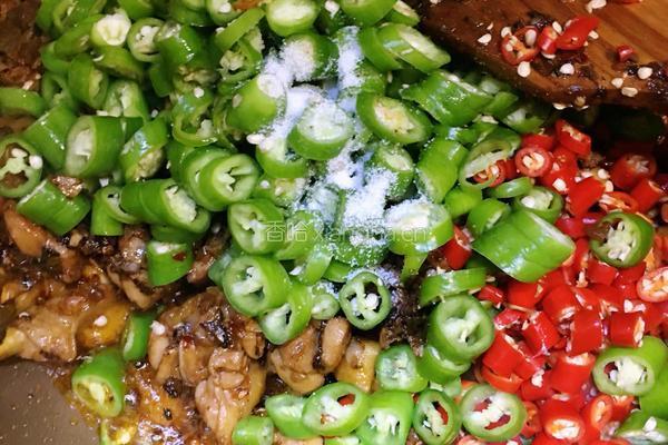 芽菜米双椒鸡的做法图解9