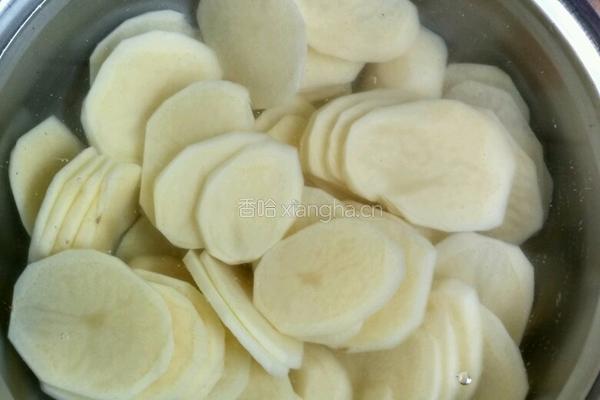 排骨蒸土豆的做法图解3