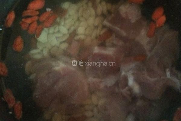 猪骨扁豆枸杞汤的做法图解4