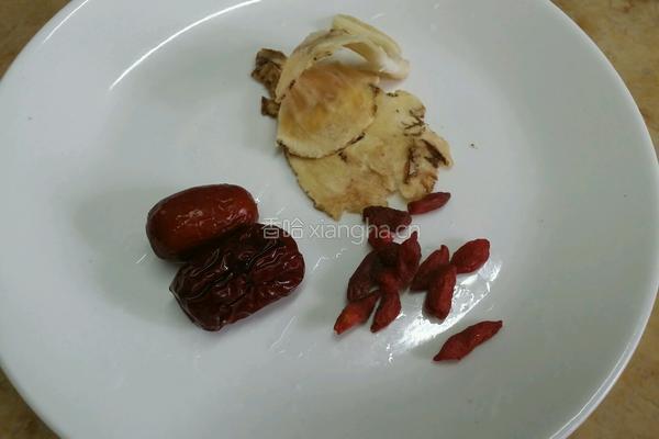 当归炖鸡蛋的做法图解2