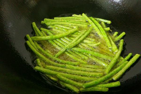 咸鱼炒豆角的做法图解5