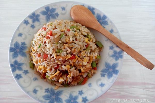 双色椒鸡蛋炒饭的做法图解3
