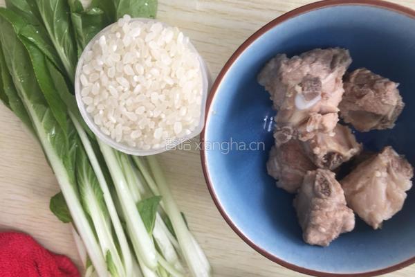 排骨青菜粥的做法图解1