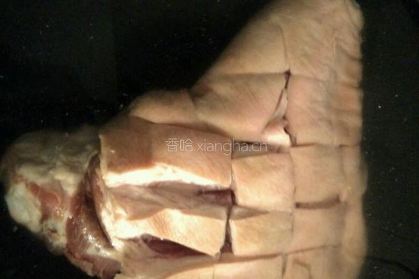 卤肘子的做法图解1