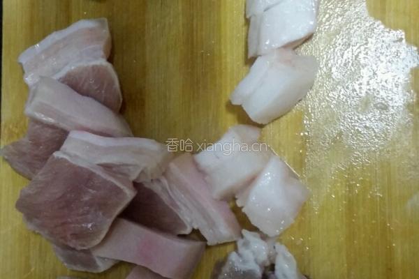 土豆炖肉的做法图解1