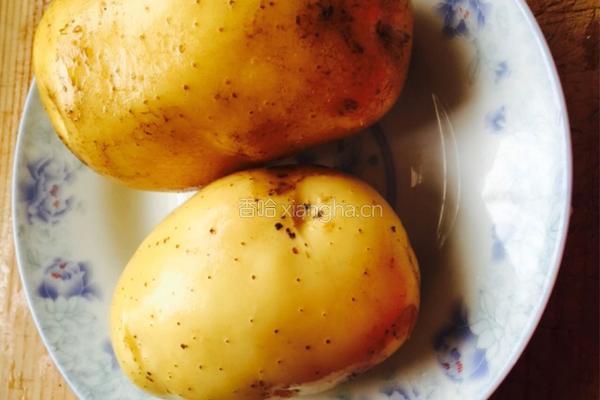 土豆烧鸡的做法图解1