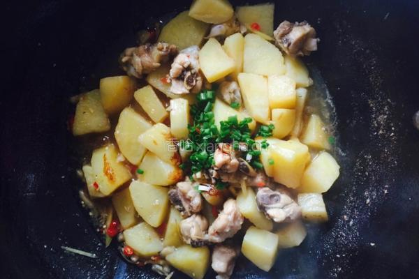 土豆烧鸡的做法图解11