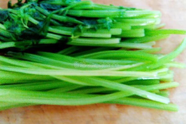 香芹木耳鸡蛋馅饺子的做法图解3