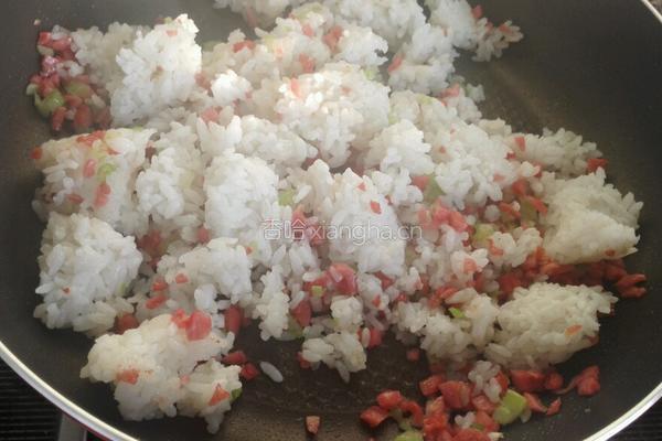 酱油炒饭的做法图解4
