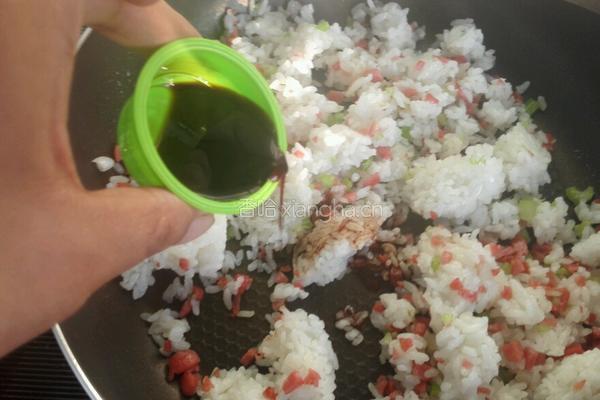 酱油炒饭的做法图解5