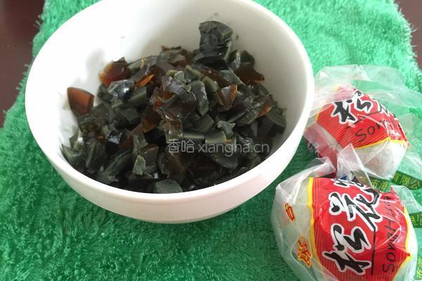 皮蛋瘦肉粥的做法图解2